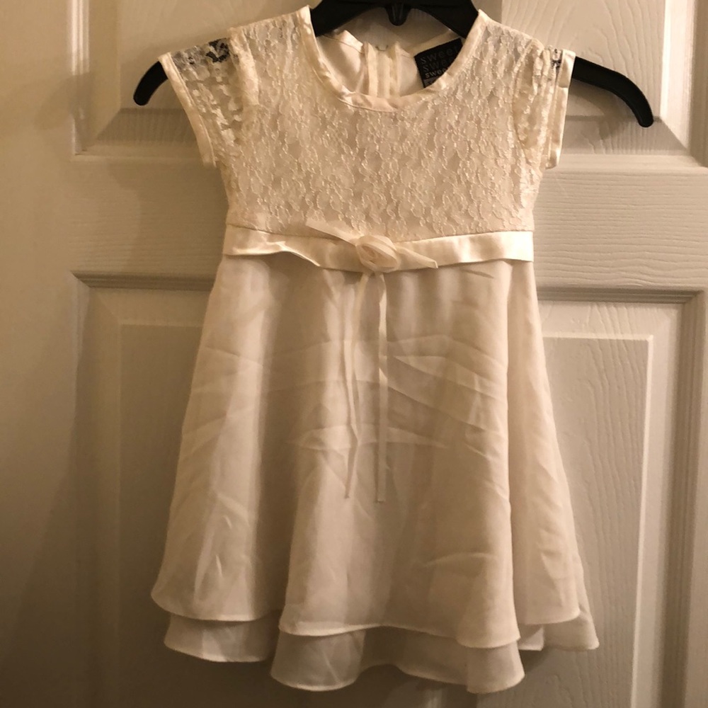 Beautiful girls sz 4 great for flower girls dress